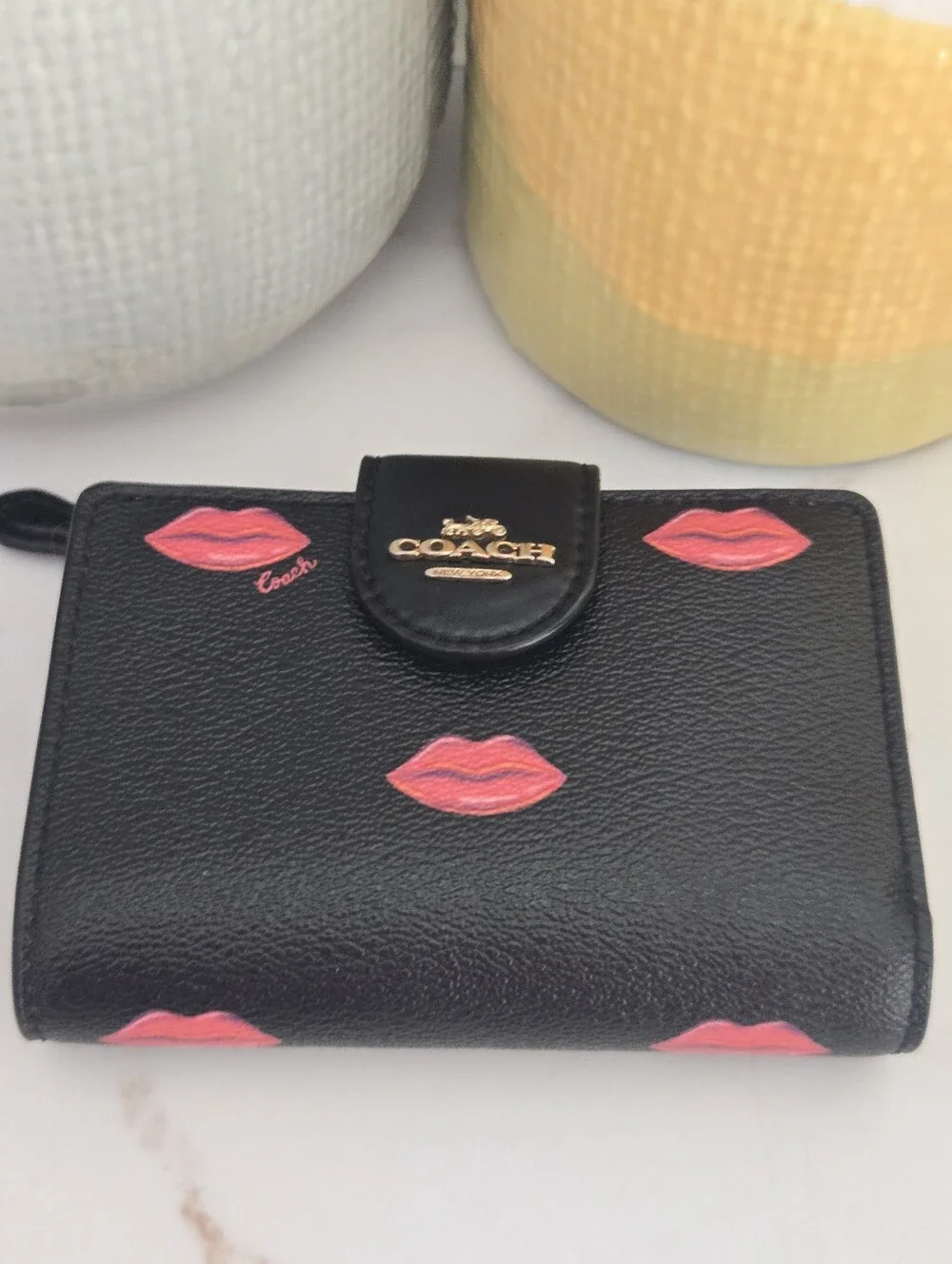💋Like New Coach Lips Print Black Leather Trifold Wallet💋